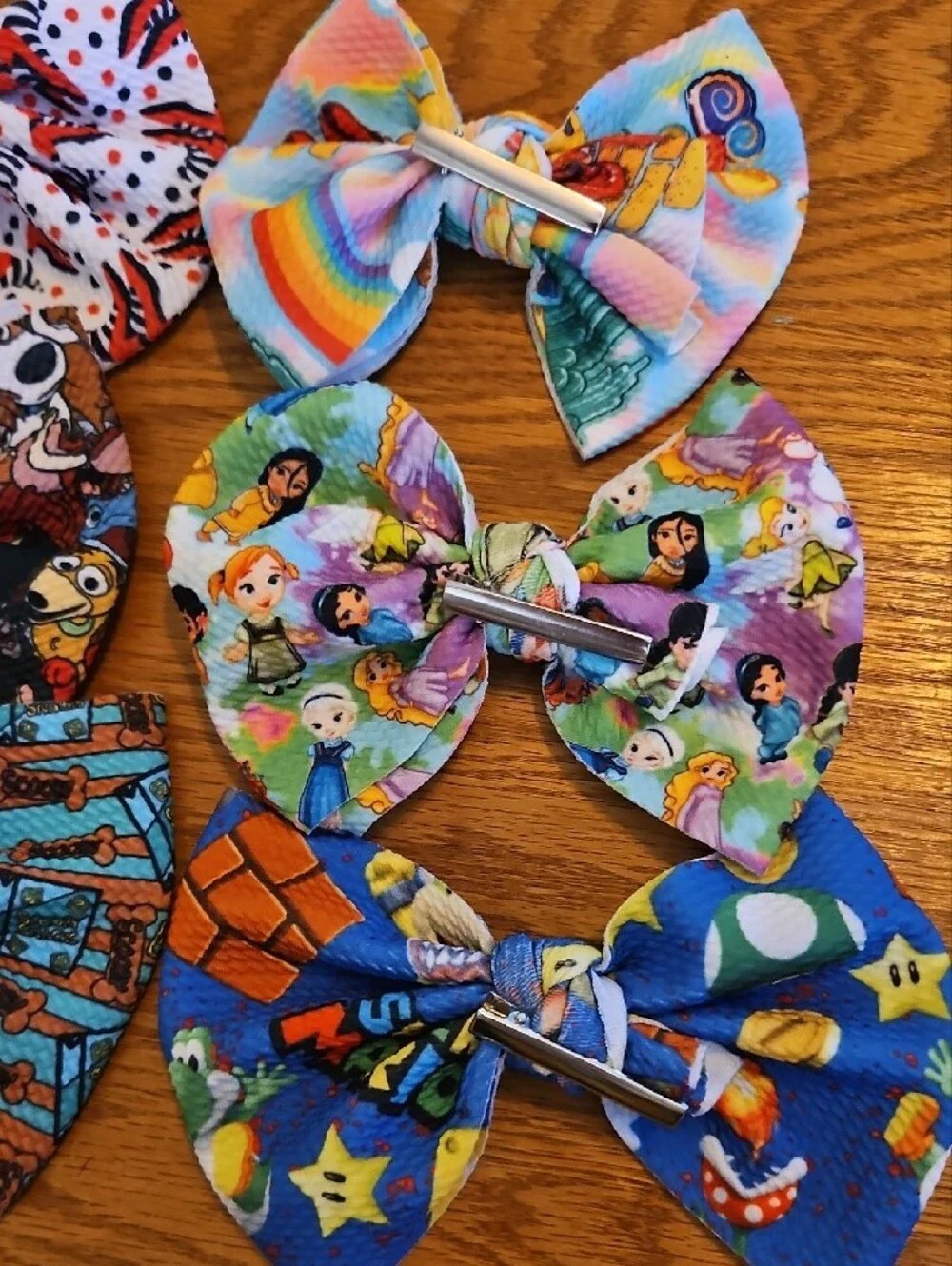 Character Bows On Clips